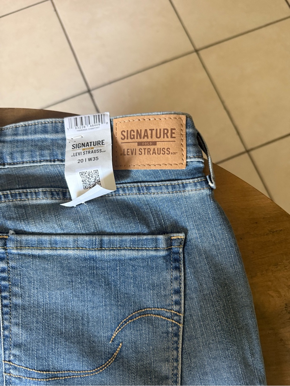 Signature by Levi Strauss Women's Light Blue Ankle Jeans - Picture 6 of 9